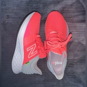 New Balance Roav Sneaker, Size 7.5 in Women, Neon Pink Color